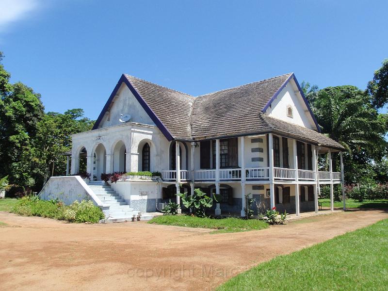 Phot old colonial house Nioki.jpg